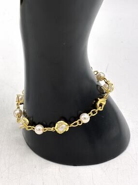 Vintage Goldtone Faux Pearl Station Bracelet Scalloped Cup Set Delicate